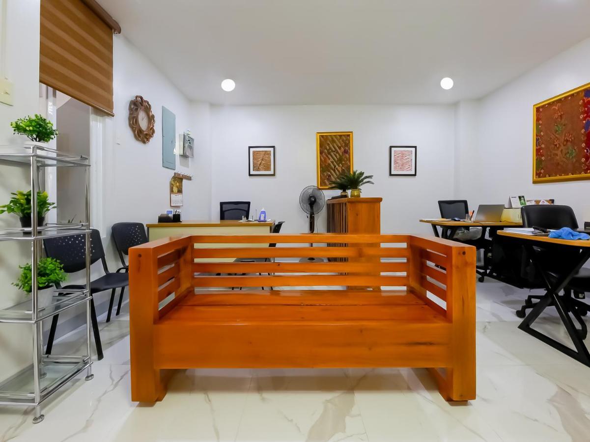 Oyo 848 Dona Aurora Condotel Quezon City Eksteriør billede