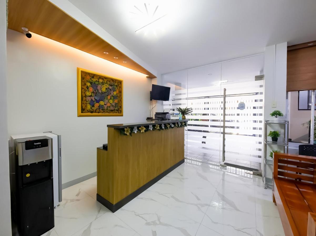 Oyo 848 Dona Aurora Condotel Quezon City Eksteriør billede