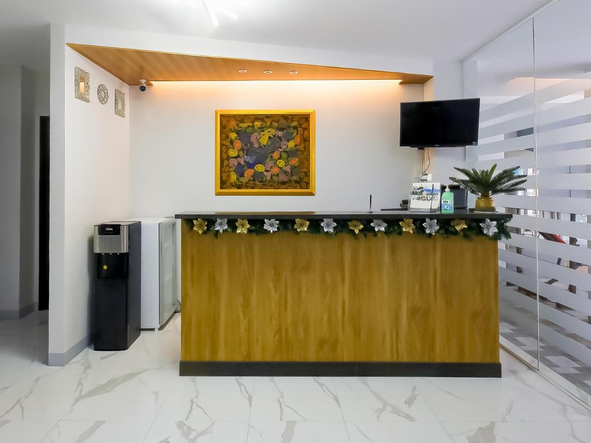 Oyo 848 Dona Aurora Condotel Quezon City Eksteriør billede