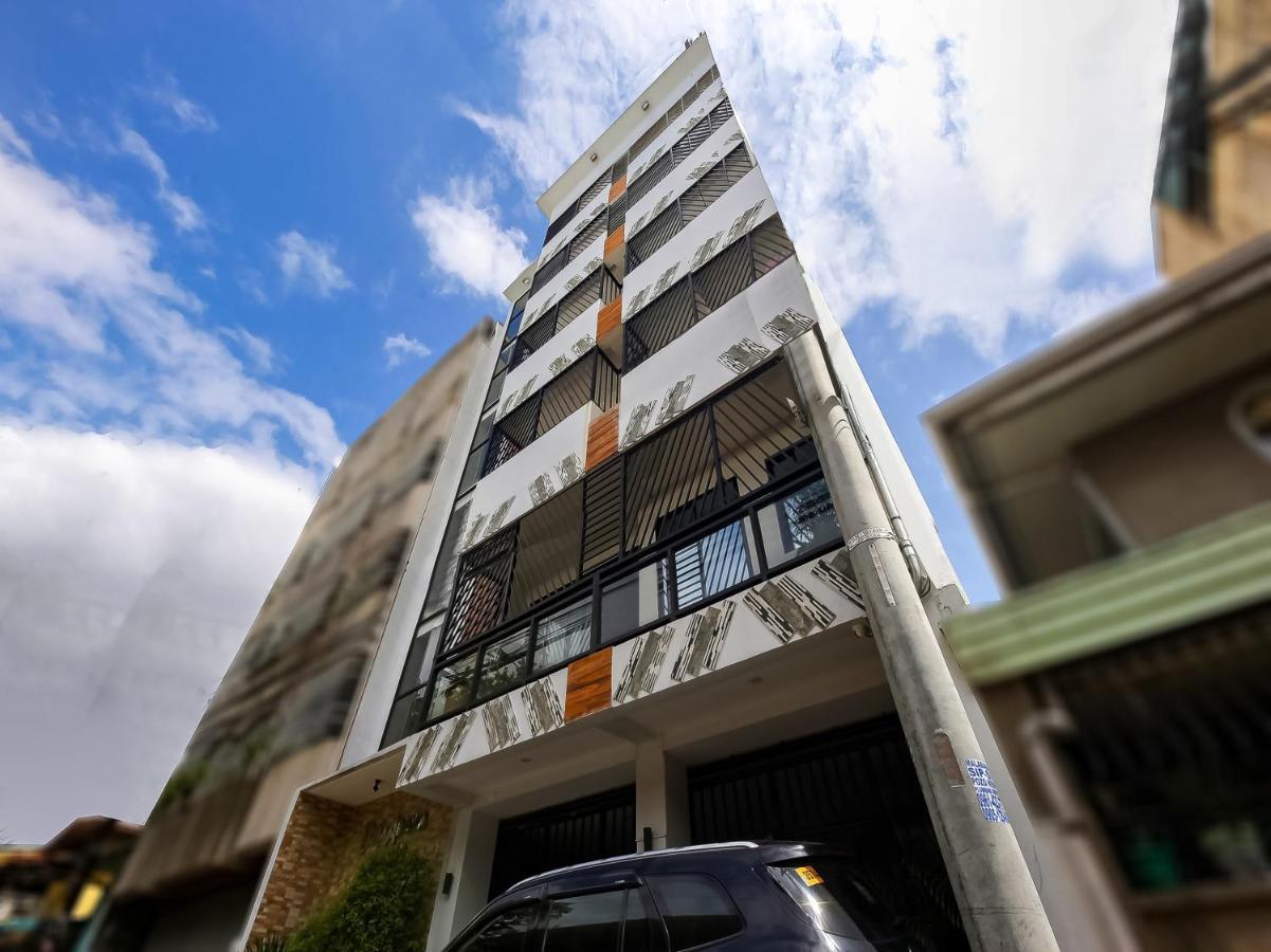 Oyo 848 Dona Aurora Condotel Quezon City Eksteriør billede