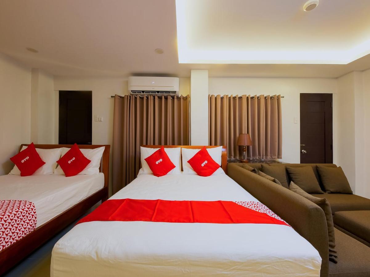 Oyo 848 Dona Aurora Condotel Quezon City Eksteriør billede