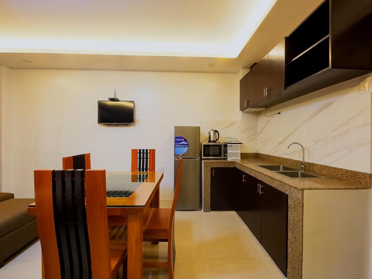 Oyo 848 Dona Aurora Condotel Quezon City Eksteriør billede