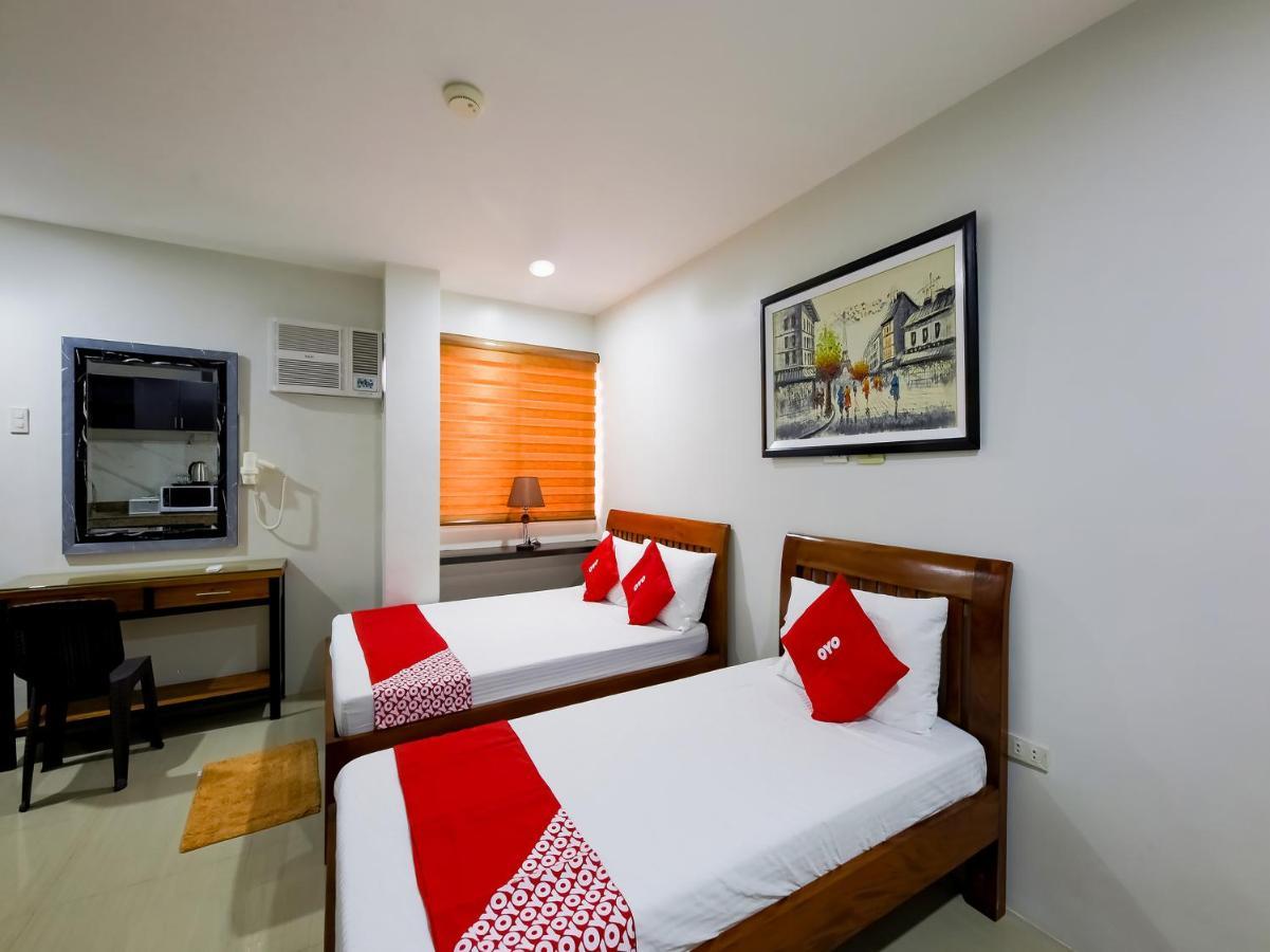 Oyo 848 Dona Aurora Condotel Quezon City Eksteriør billede