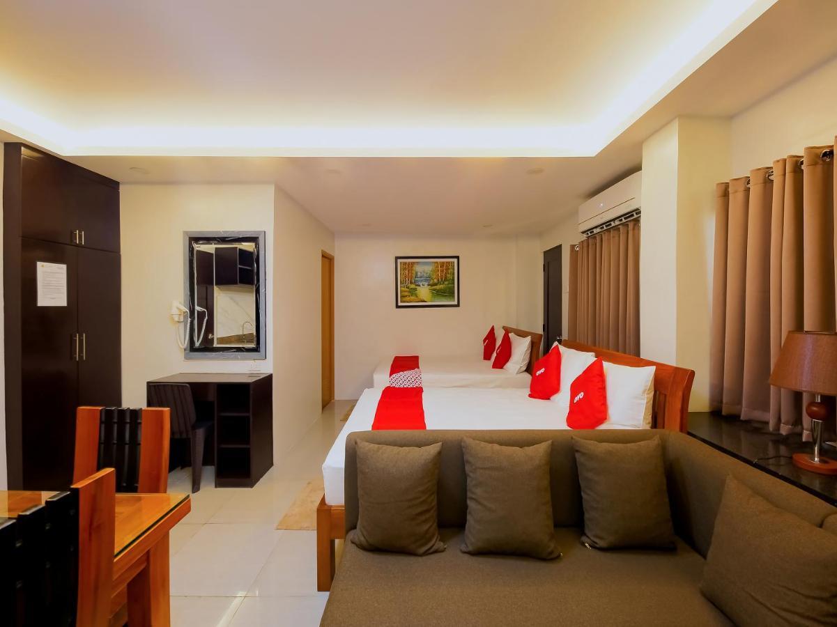 Oyo 848 Dona Aurora Condotel Quezon City Eksteriør billede