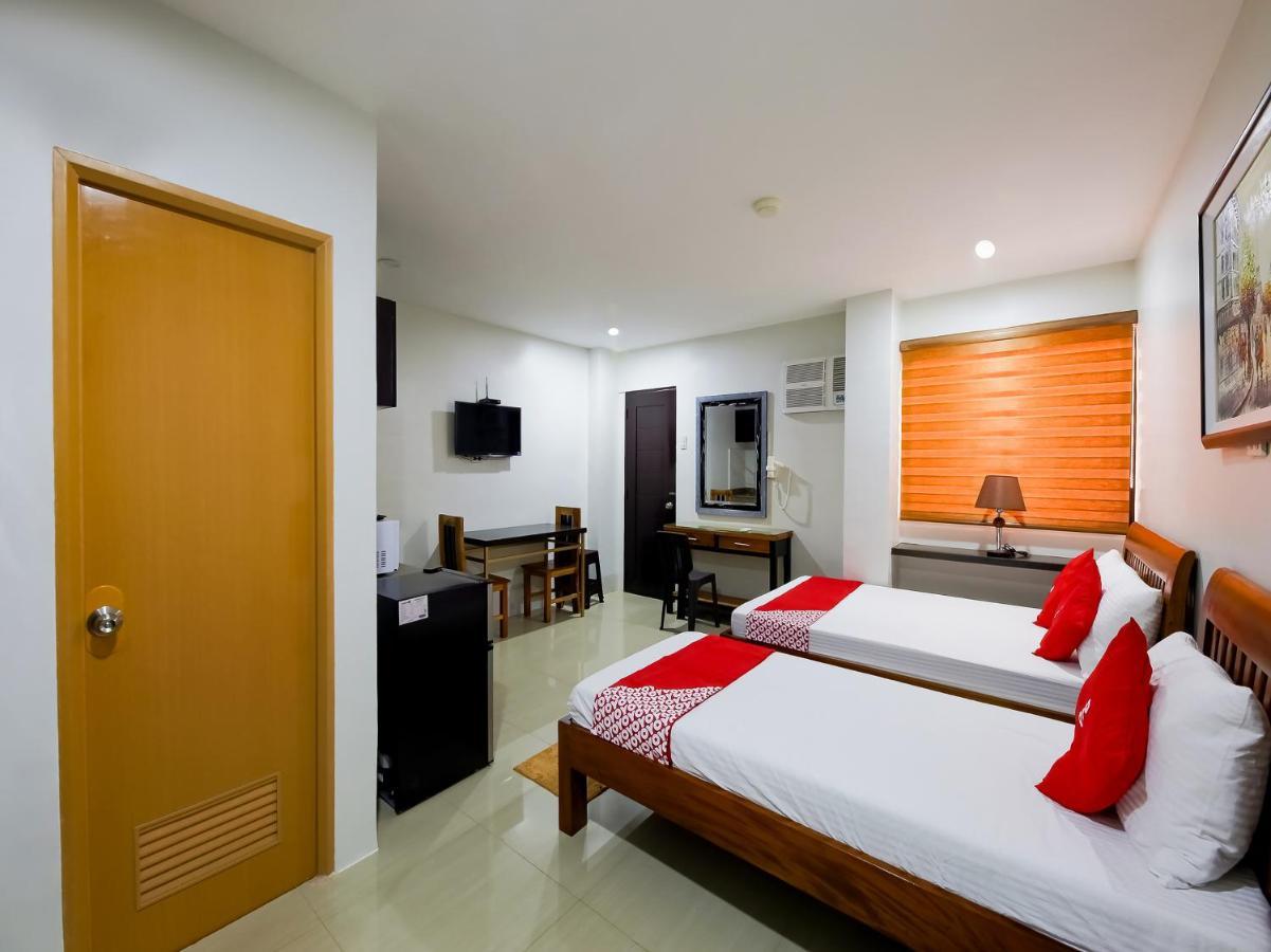 Oyo 848 Dona Aurora Condotel Quezon City Eksteriør billede