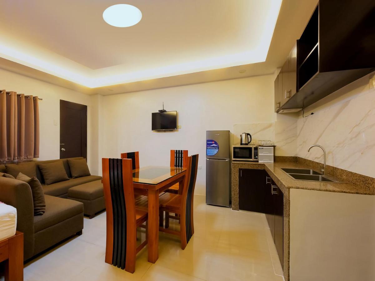 Oyo 848 Dona Aurora Condotel Quezon City Eksteriør billede