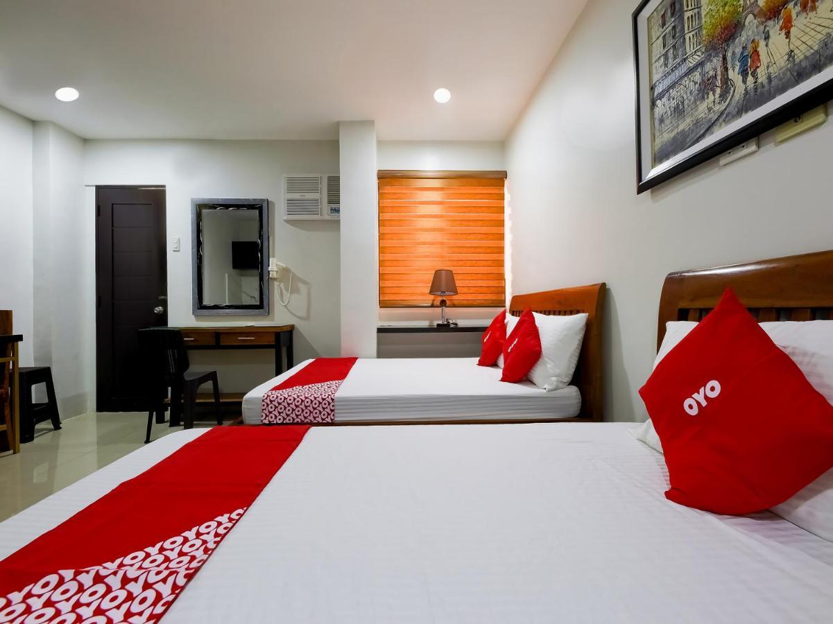 Oyo 848 Dona Aurora Condotel Quezon City Eksteriør billede