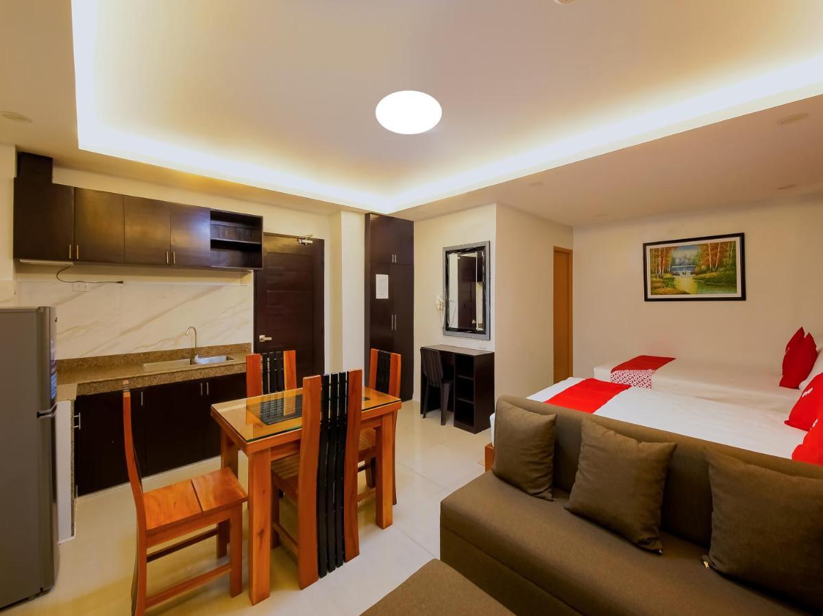 Oyo 848 Dona Aurora Condotel Quezon City Eksteriør billede