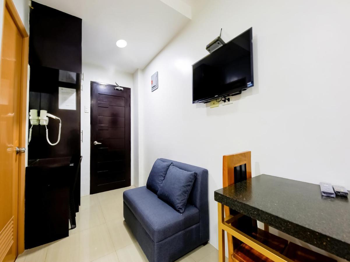 Oyo 848 Dona Aurora Condotel Quezon City Eksteriør billede