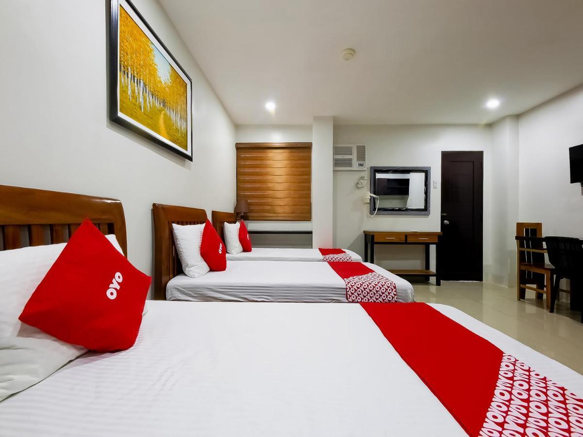 Oyo 848 Dona Aurora Condotel Quezon City Eksteriør billede