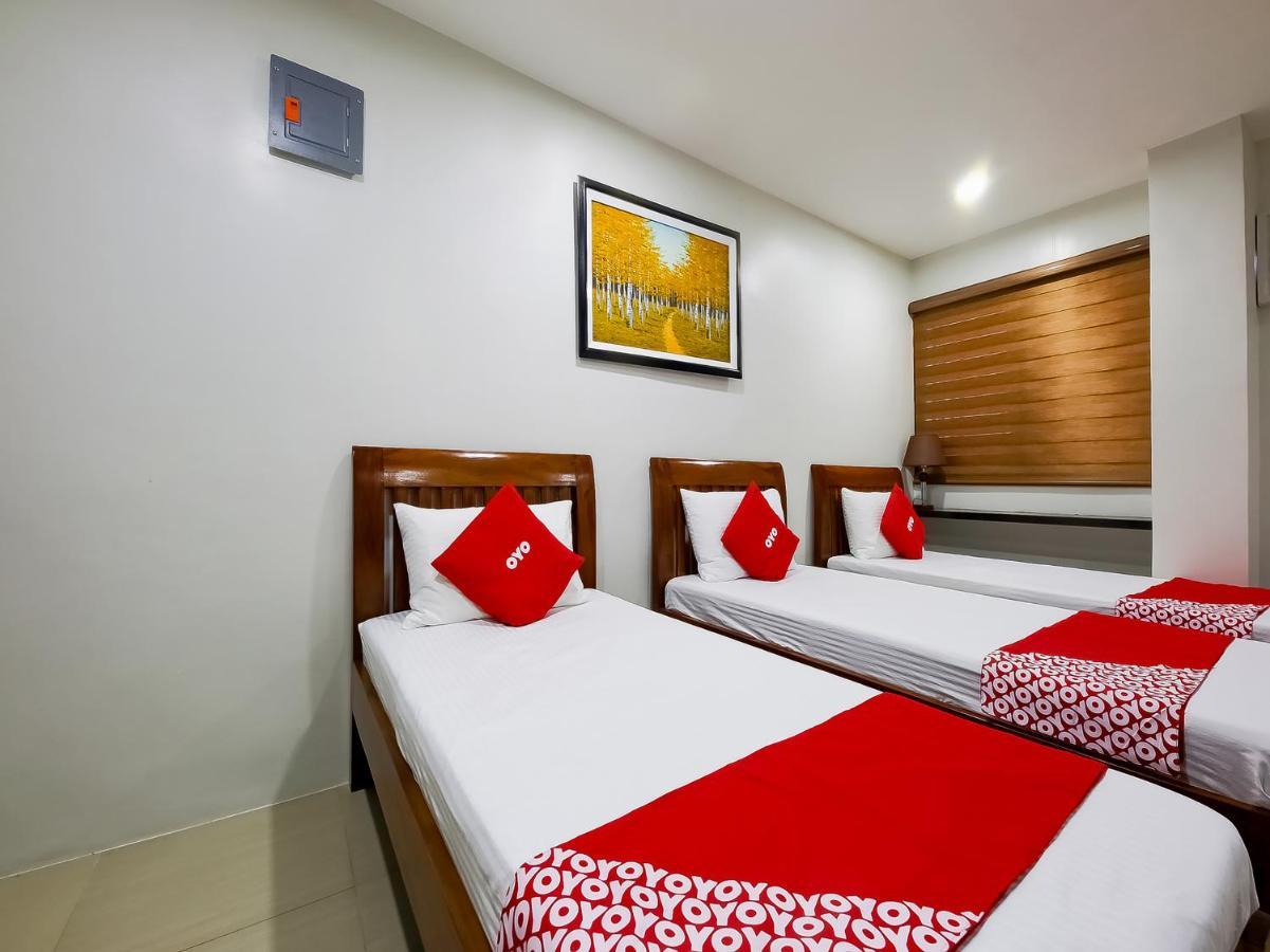 Oyo 848 Dona Aurora Condotel Quezon City Eksteriør billede