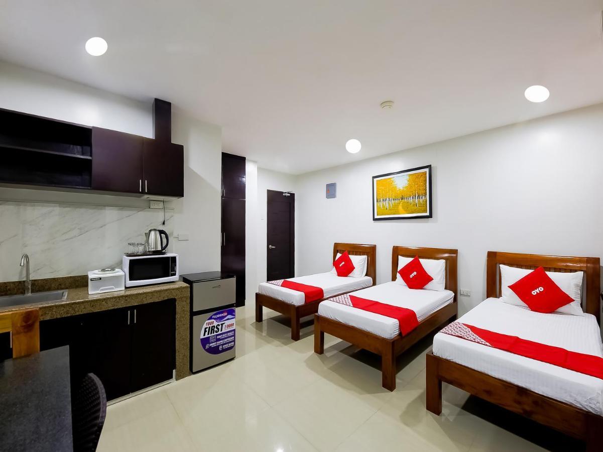 Oyo 848 Dona Aurora Condotel Quezon City Eksteriør billede