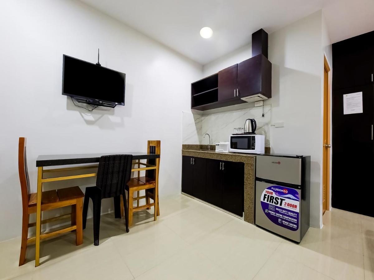 Oyo 848 Dona Aurora Condotel Quezon City Eksteriør billede