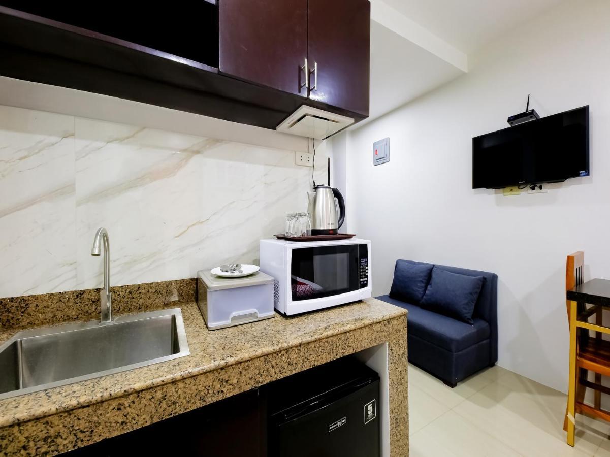 Oyo 848 Dona Aurora Condotel Quezon City Eksteriør billede