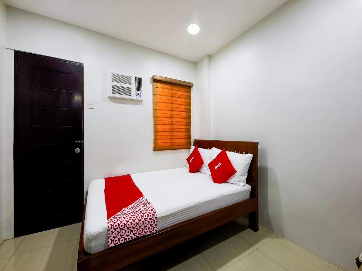 Oyo 848 Dona Aurora Condotel Quezon City Eksteriør billede