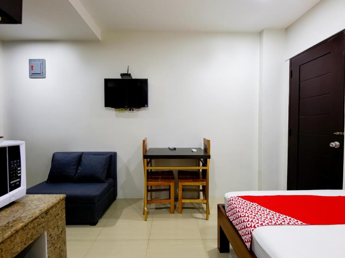 Oyo 848 Dona Aurora Condotel Quezon City Eksteriør billede