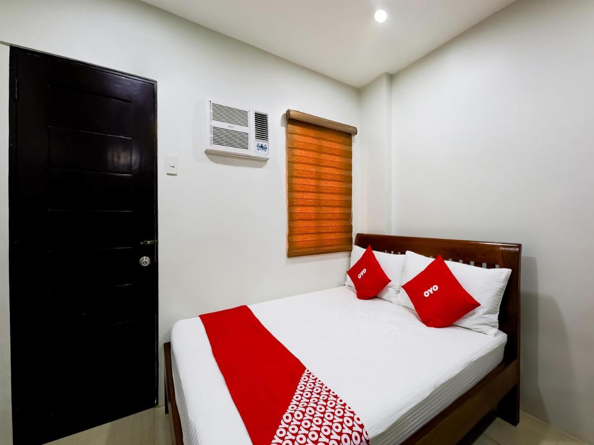 Oyo 848 Dona Aurora Condotel Quezon City Eksteriør billede