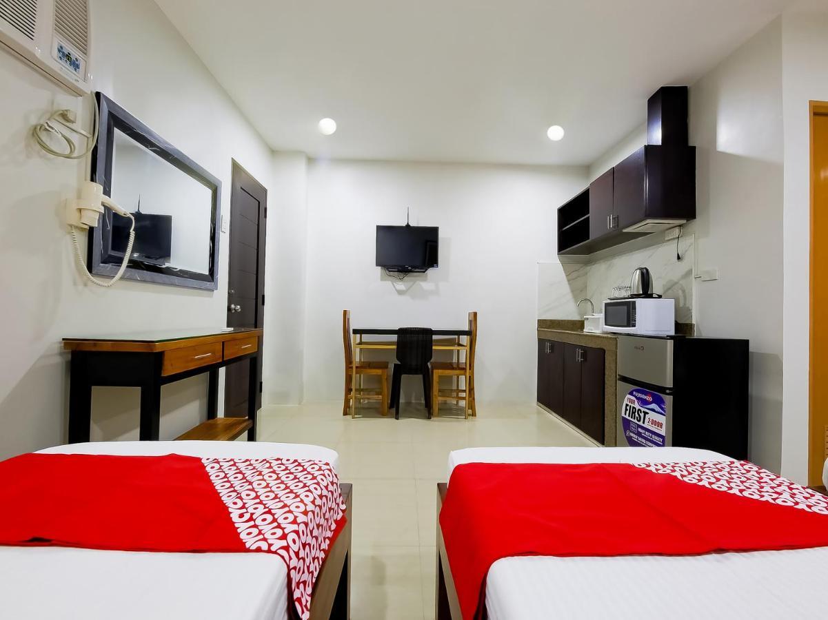 Oyo 848 Dona Aurora Condotel Quezon City Eksteriør billede