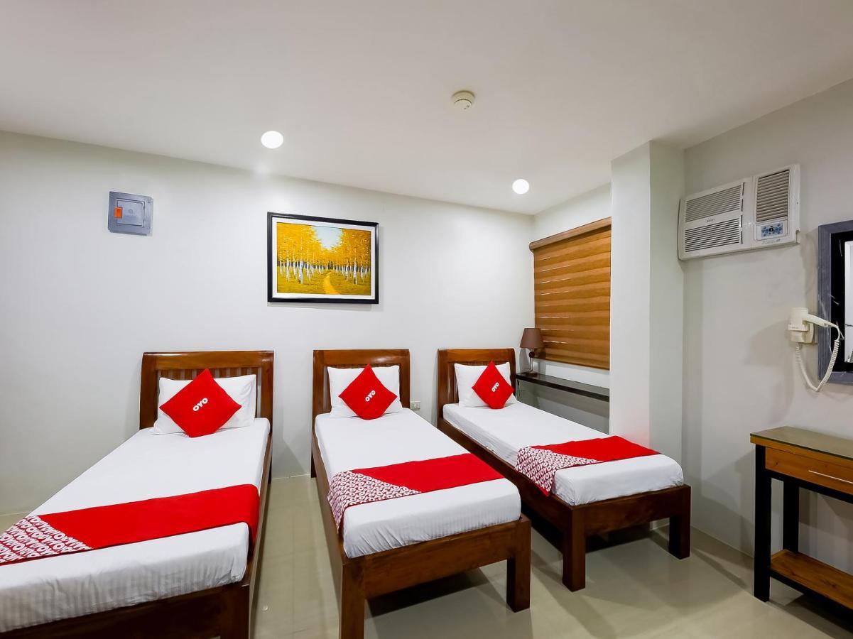 Oyo 848 Dona Aurora Condotel Quezon City Eksteriør billede