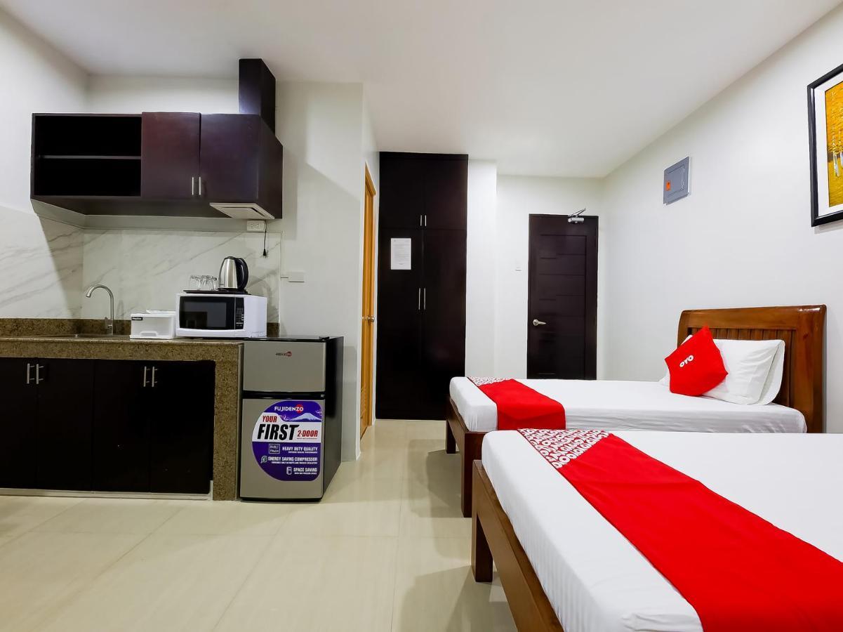 Oyo 848 Dona Aurora Condotel Quezon City Eksteriør billede