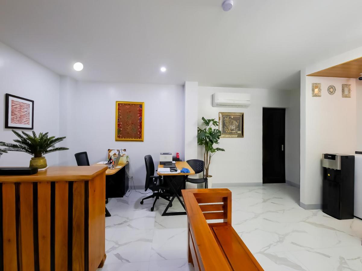 Oyo 848 Dona Aurora Condotel Quezon City Eksteriør billede