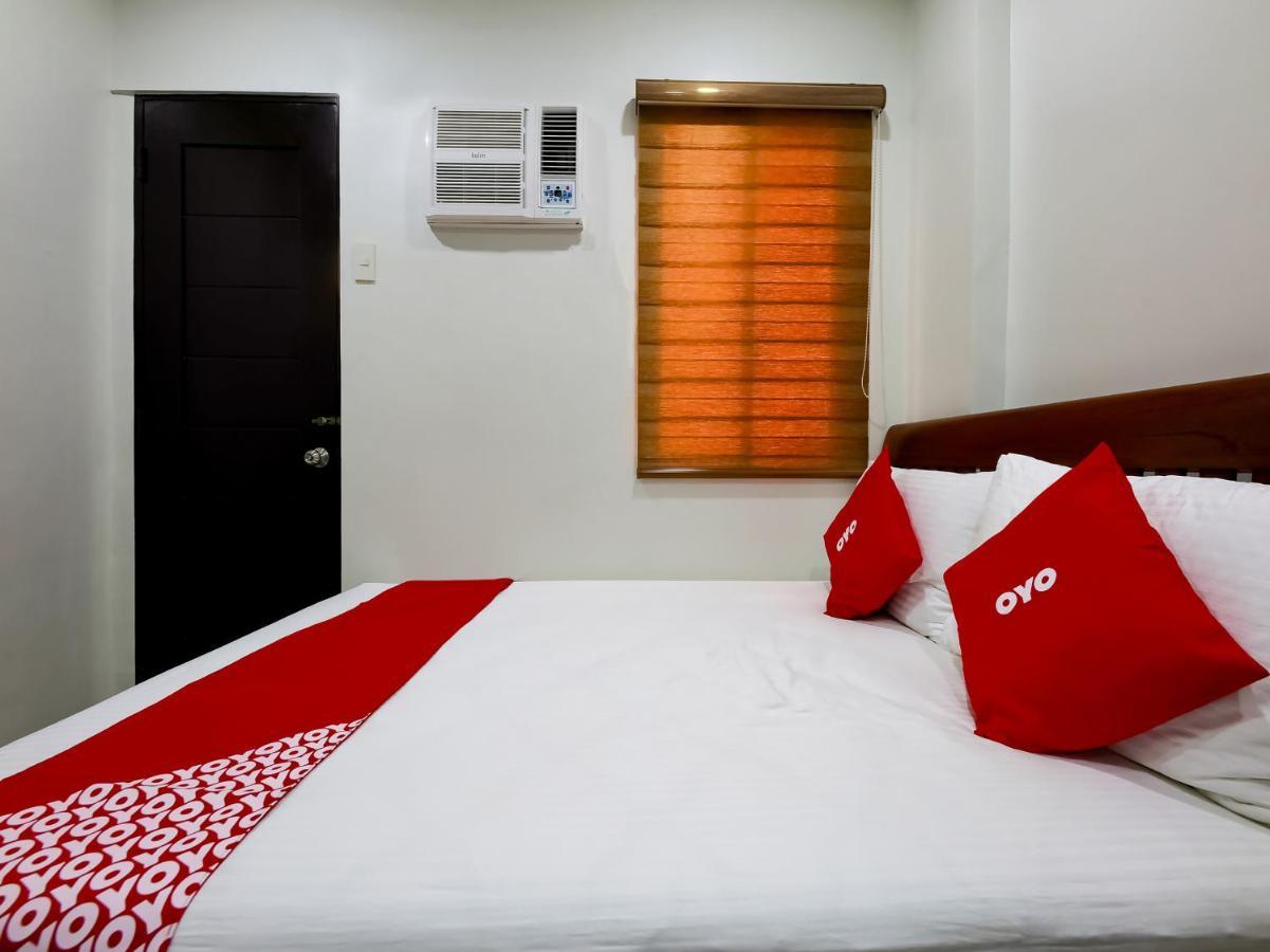 Oyo 848 Dona Aurora Condotel Quezon City Eksteriør billede