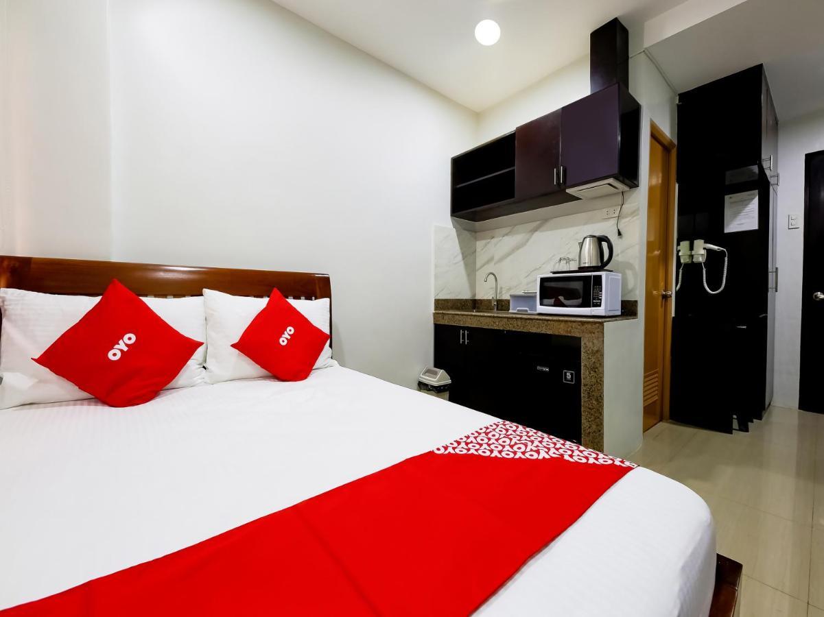 Oyo 848 Dona Aurora Condotel Quezon City Eksteriør billede