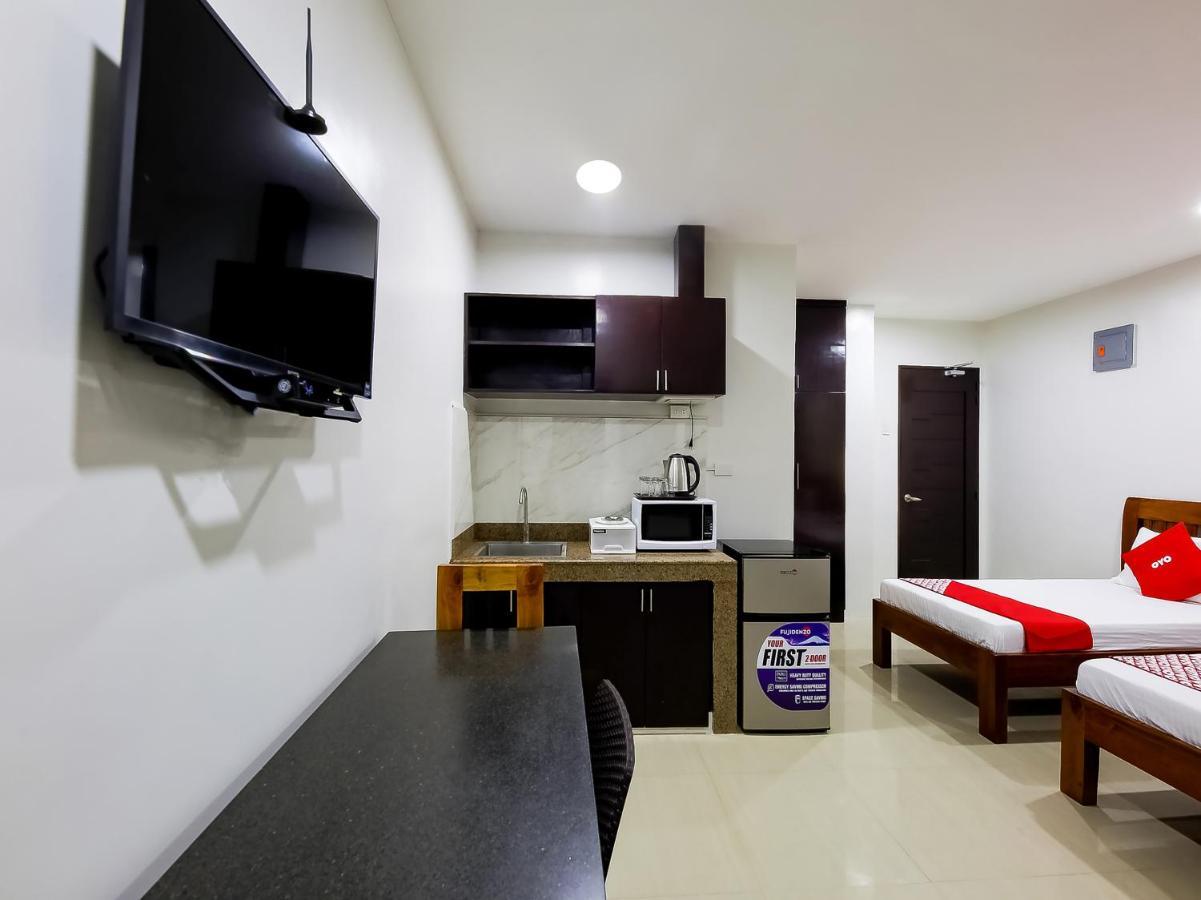 Oyo 848 Dona Aurora Condotel Quezon City Eksteriør billede