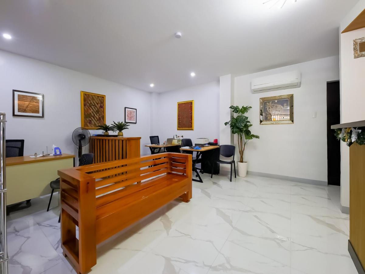 Oyo 848 Dona Aurora Condotel Quezon City Eksteriør billede